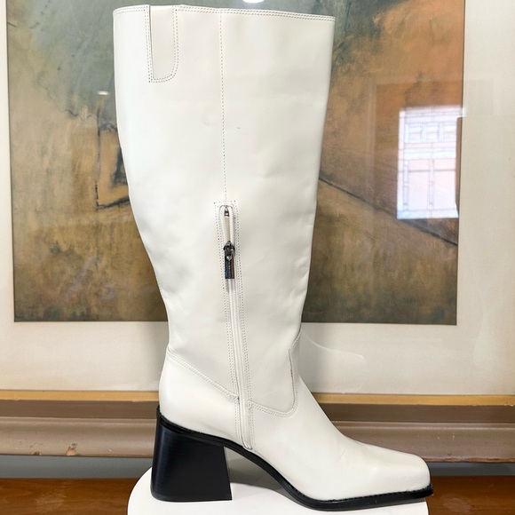 🌸VINCE CAMUTO 🌸 Sangeti Extra Wide Calf Boot Off White Size: 11W - Picture 3 of 16